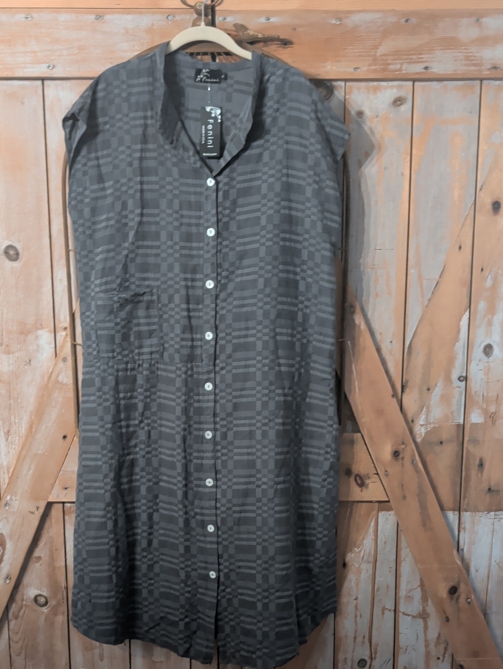 NWT.    FENINI SIZE LARGE DRESS.   $179 RETAIL